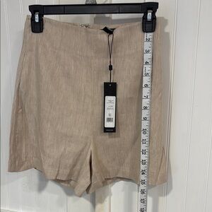 BCBGMAXAZRIA NWT tan pin stripes, pockets, high waisted shorts size XXS